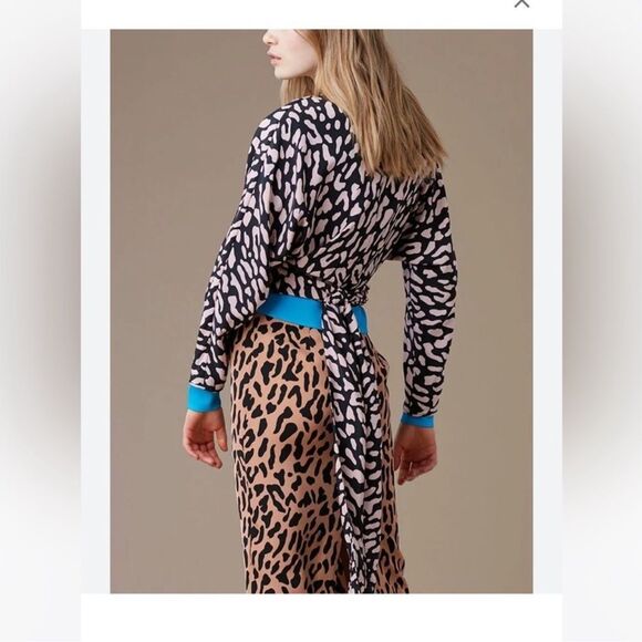Diane Von Furstenberg (DVF) 100% Silk Pink and Black Leopard print wrap top -- L - Picture 2 of 13